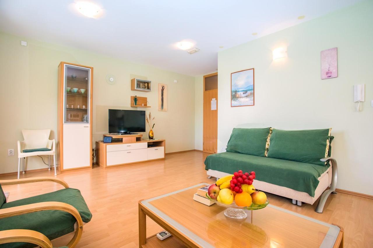 Apartmani Ribnjak Seka Omis Exterior photo