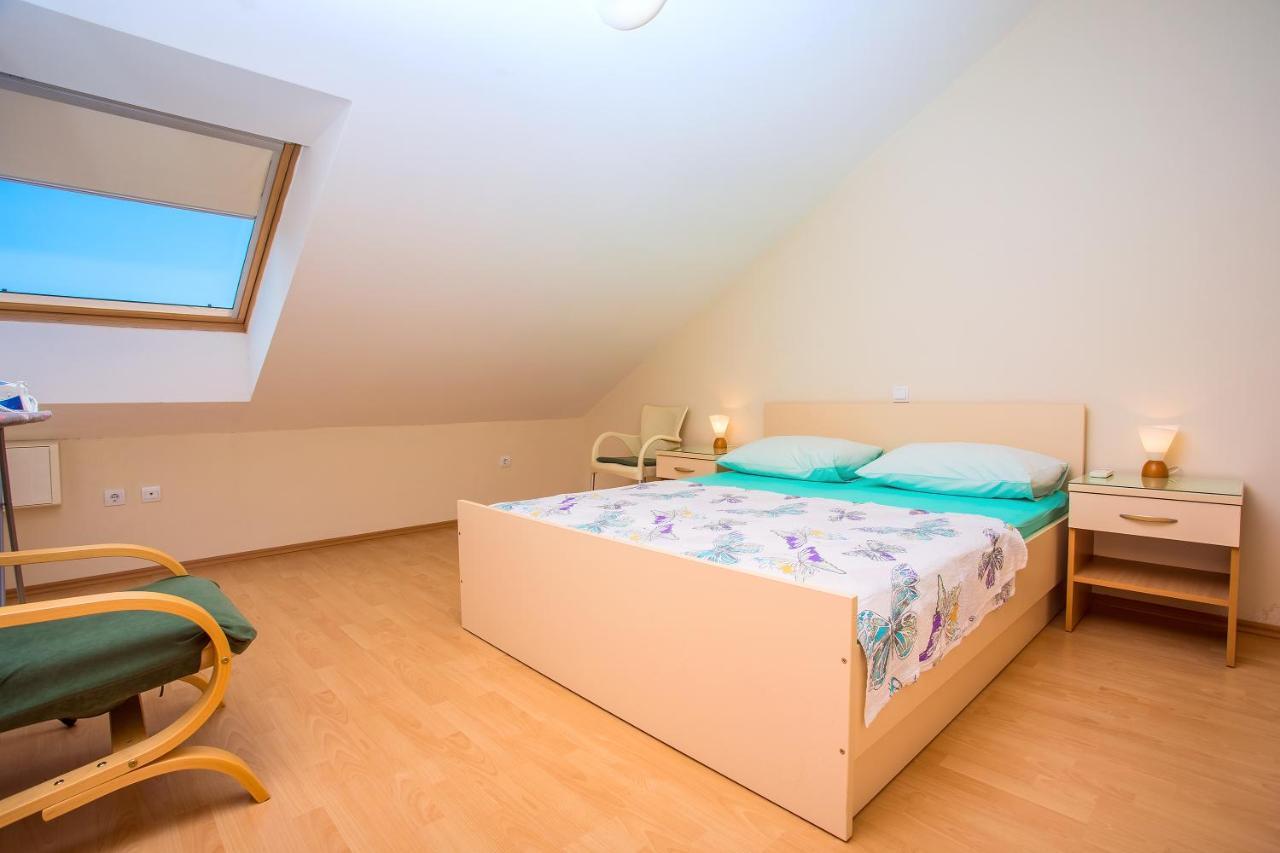 Apartmani Ribnjak Seka Omis Exterior photo